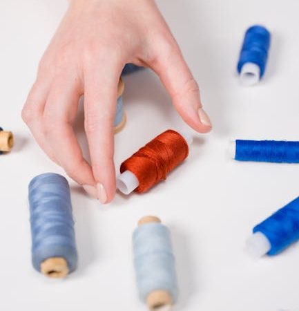 Традиционное Японское Искусство Канзаши: Создание Украшений из Ткани и Ниток